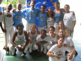 Capoeira_Raca_group_in_brazil_320x200.jpg